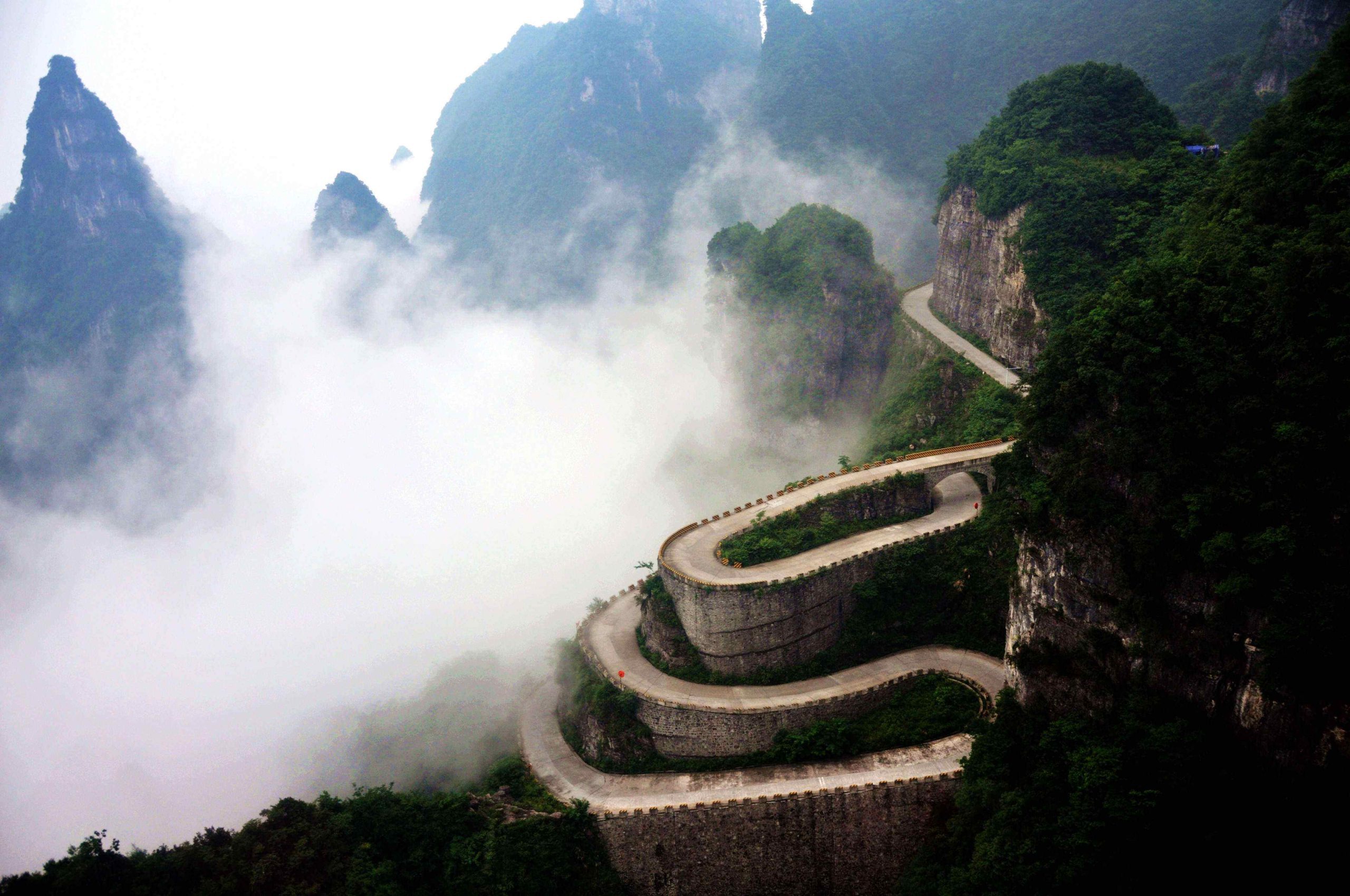 Road to Tianmen mountain Zhangjiajie